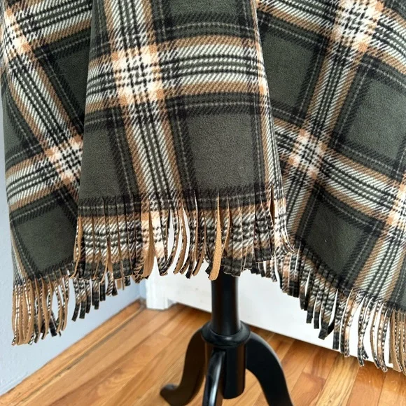 Rachel Rachel Roy reversible poncho blanket shawl - Picture 7 of 11